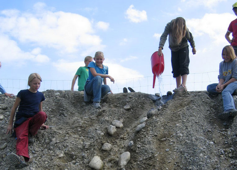 BZ: Kiesgrube als Schulzimmer